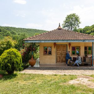 سفالگری و طبیعت‌گردی در دهکده سفال